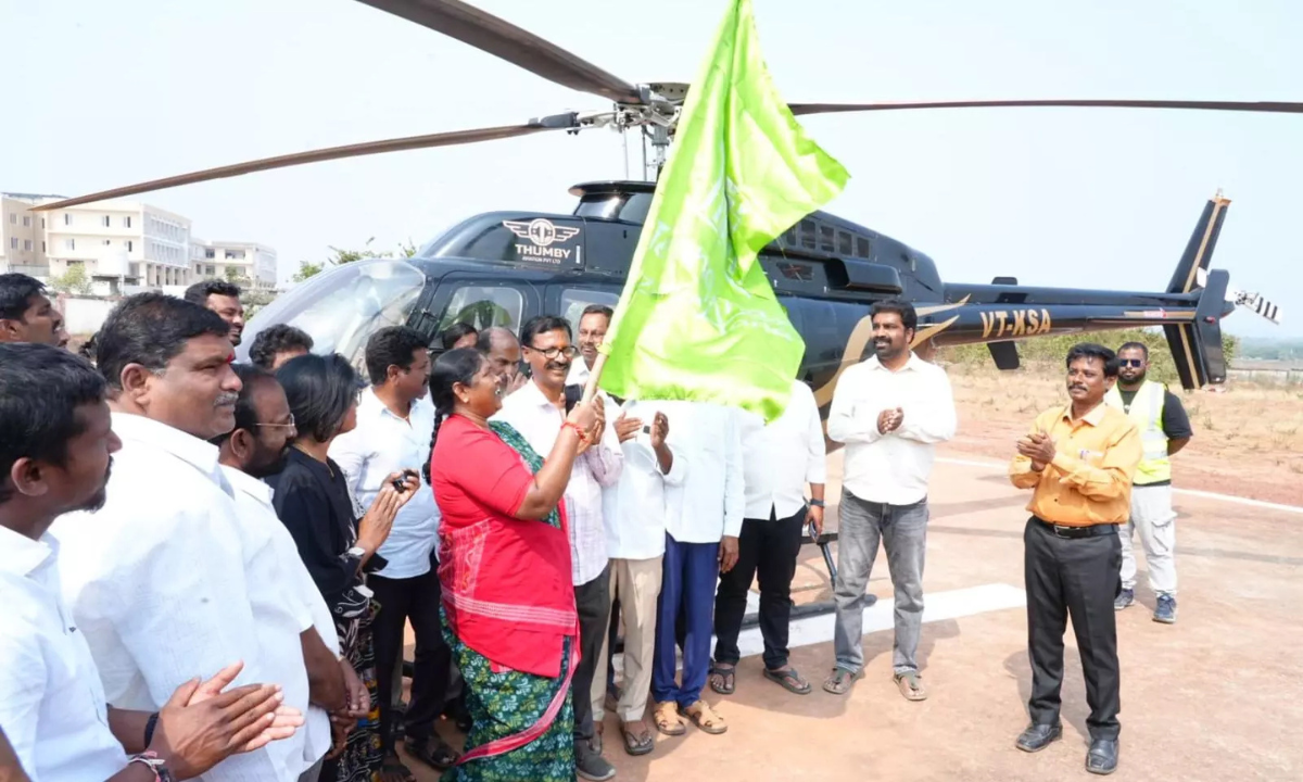 మేడారం మహాజాతర సందర్భంగా హెలికాప్టర్ రైడ్స్‌ను ప్రారంభించిన టూరిజం శాఖ అధికారులు – భక్తుల కోసం ప్రత్యేక హెలి సేవలు