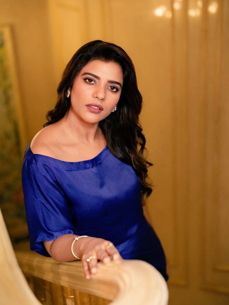 చూపుల్లో ఆలోచనల లోతును చూపిస్తున్న ఐశ్వర్య రాజేష్