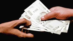 ACB officials catching accused red-handed in CBSE NOC bribery case