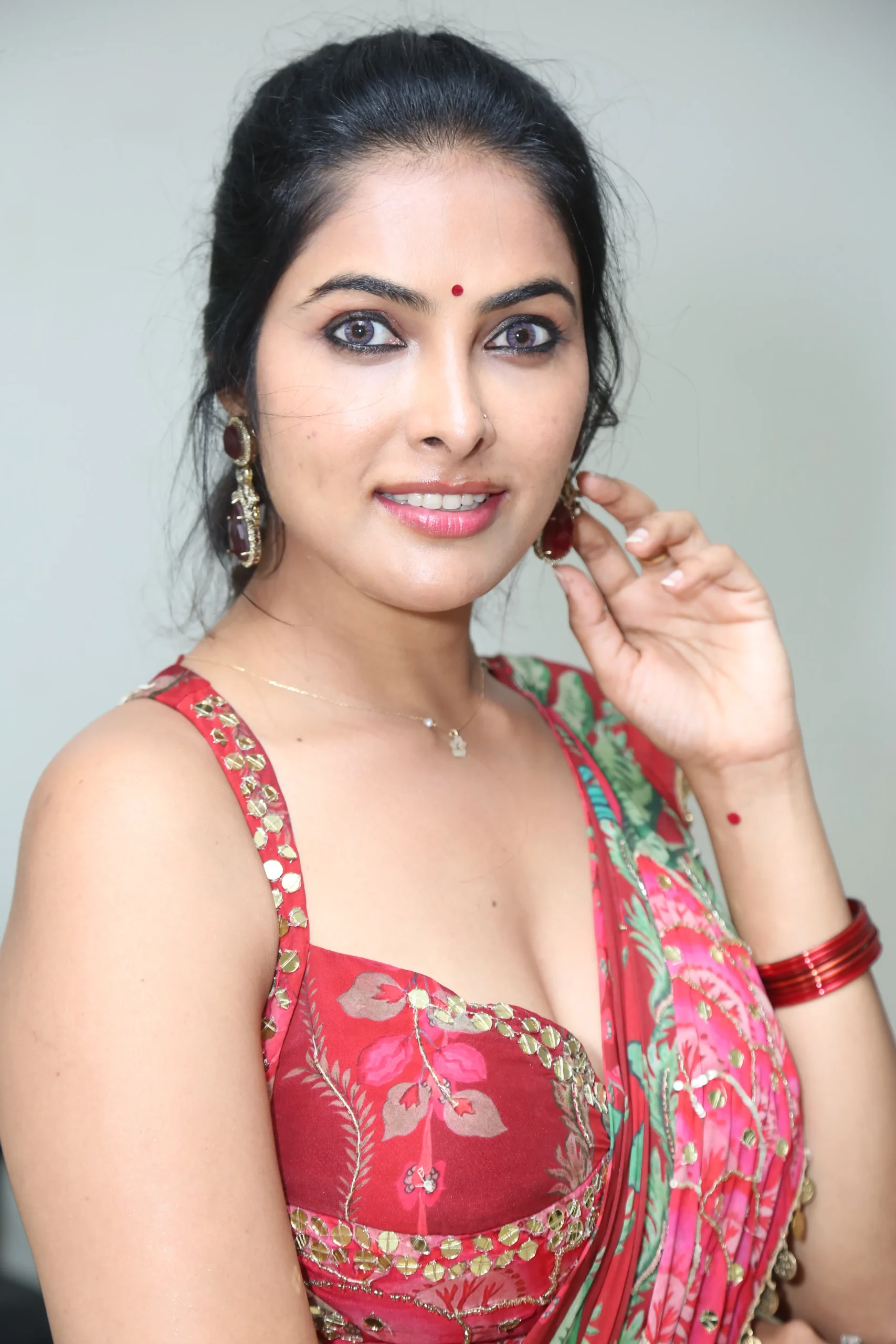 Divi vadthya latest photos gallery