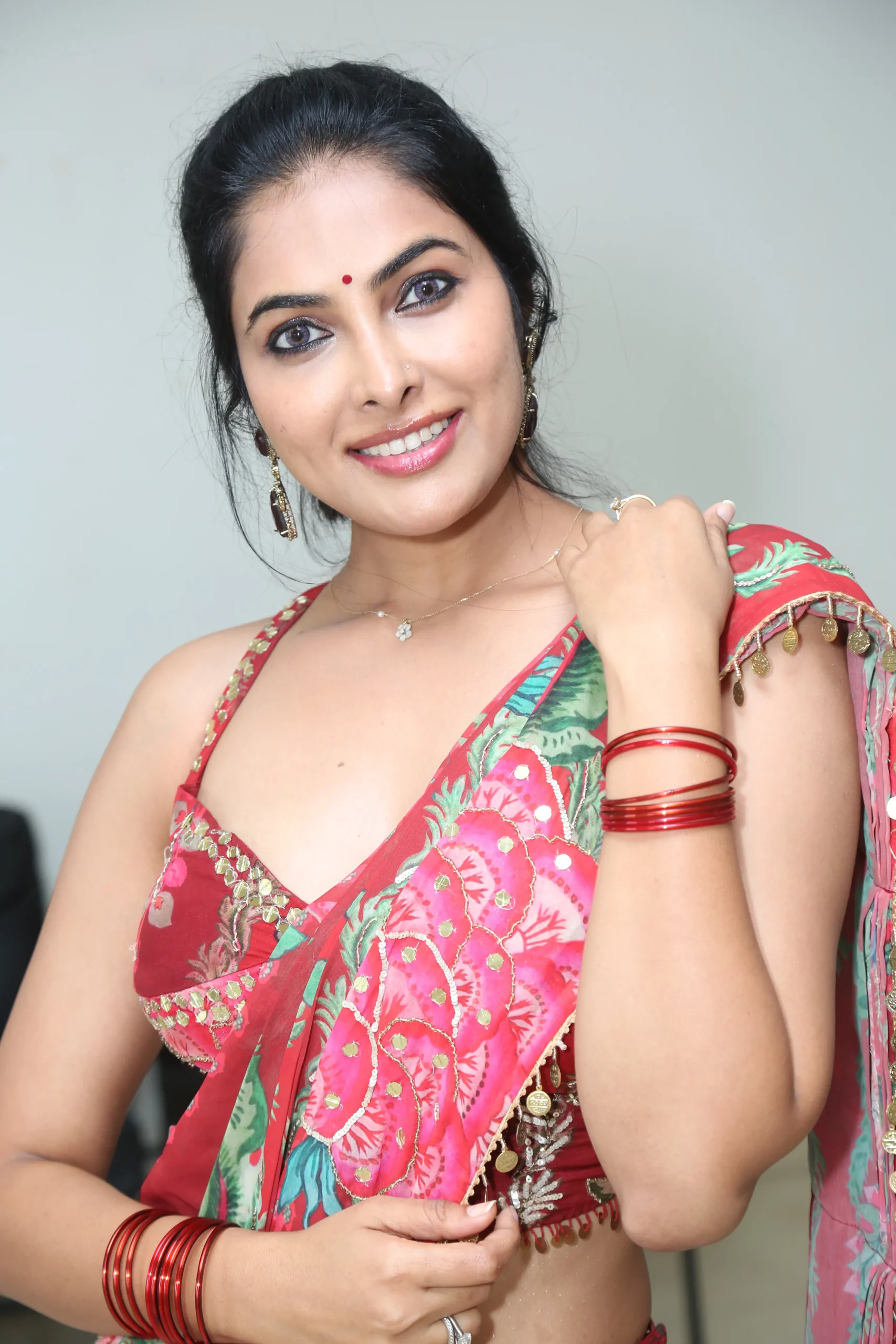 Divi vadthya latest photos gallery