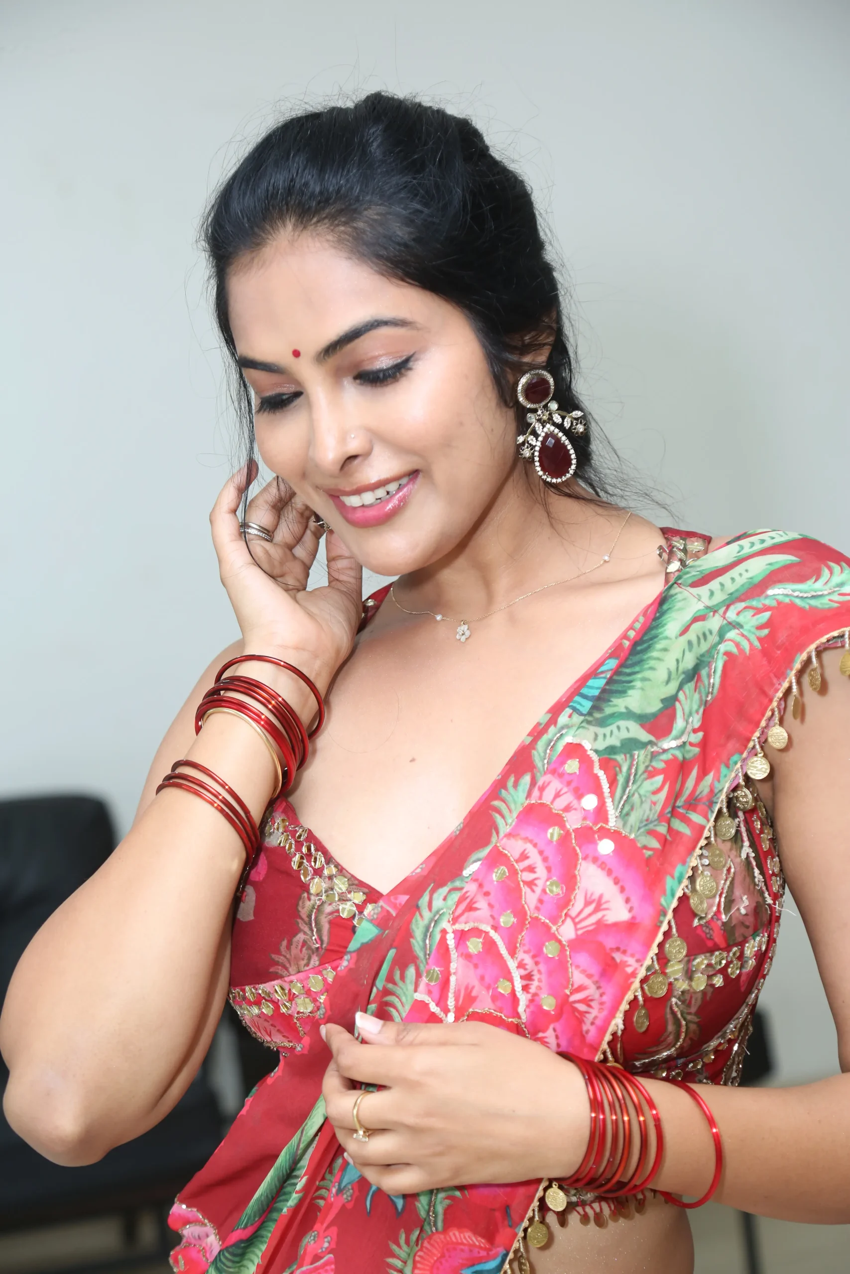 Divi vadthya latest photos gallery