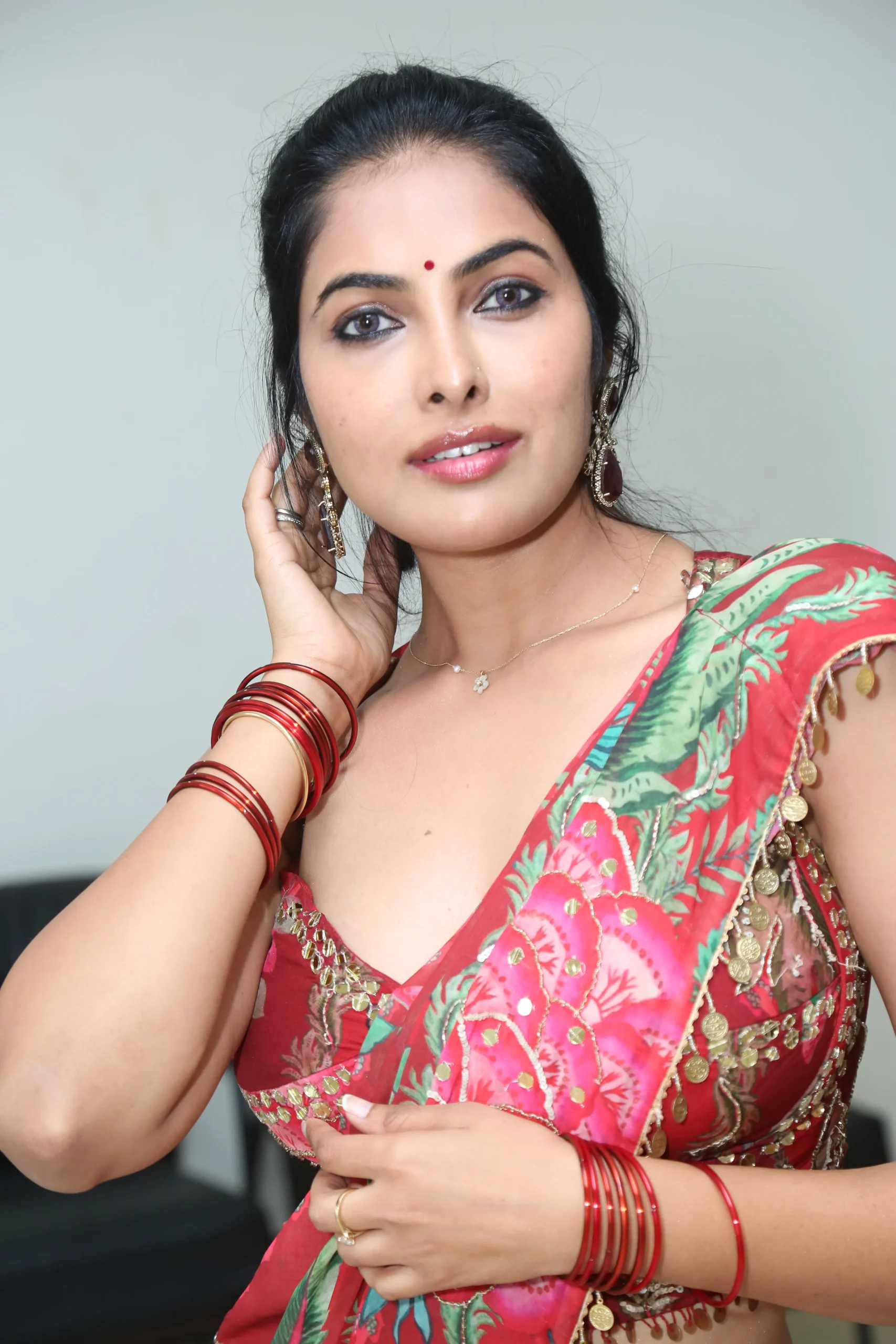 Divi vadthya latest photos gallery
