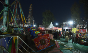 Collapsed joyride at Surajkund Mela in Faridabad with police and visitors at the accident site during night hours