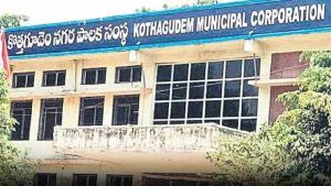 Political protest in Kothagudem after alleged kidnap of BRS candidate