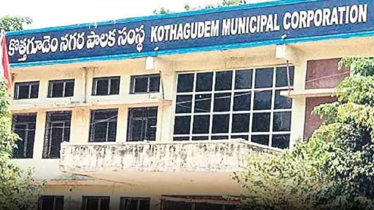 Political protest in Kothagudem after alleged kidnap of BRS candidate