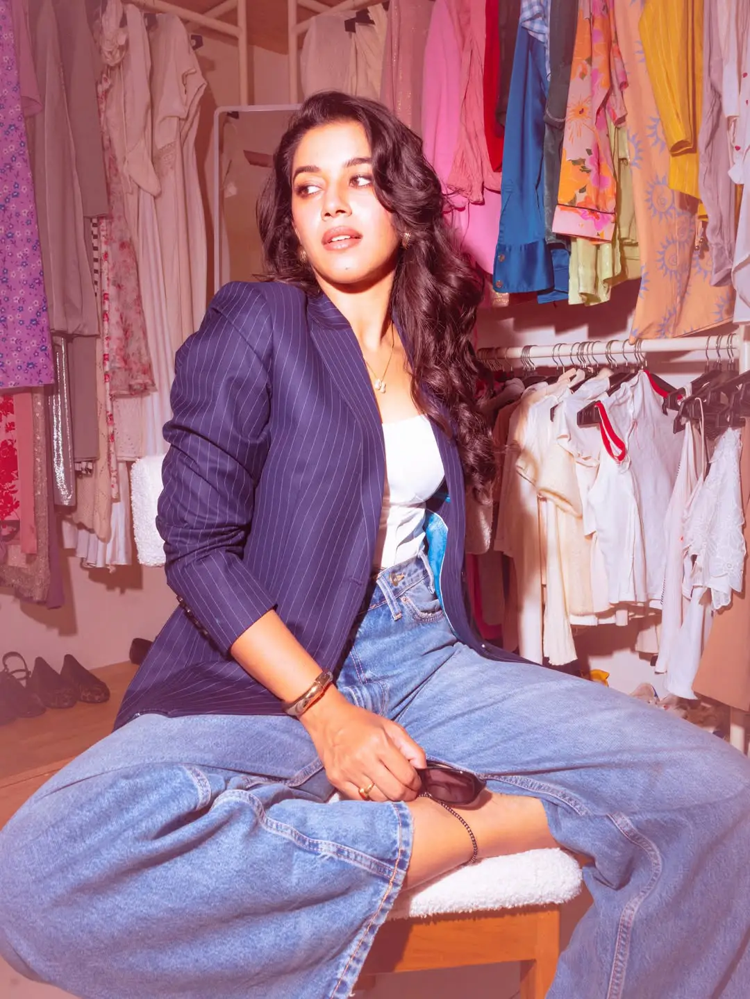 Mirnalini Ravi latest glamour show (1)