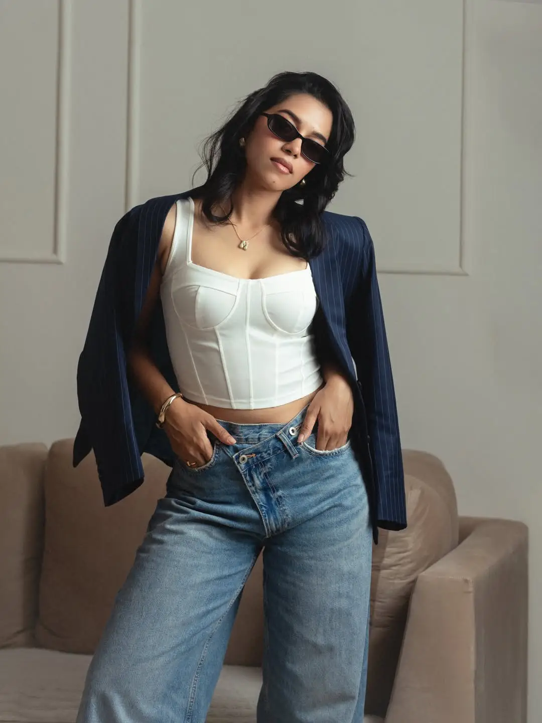 Mirnalini Ravi latest glamour show (1)