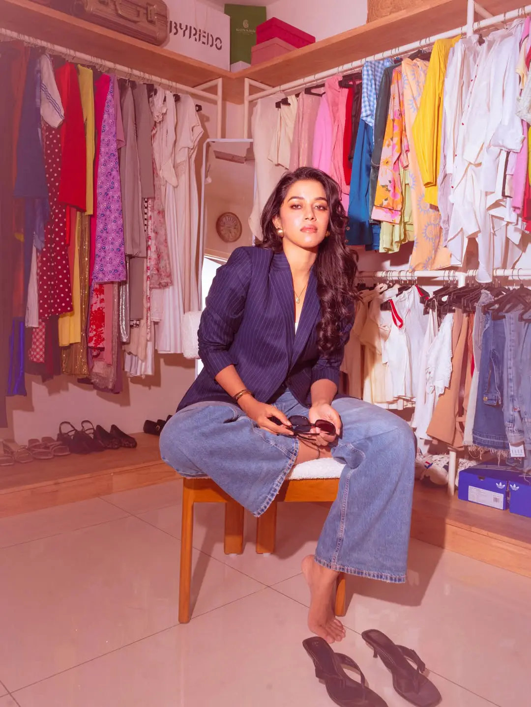 Mirnalini Ravi latest glamour show (1)