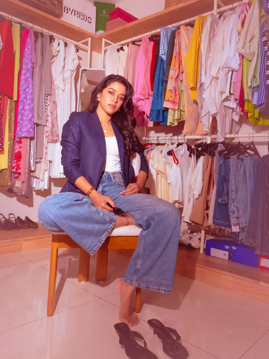 Mirnalini Ravi latest glamour show (1)
