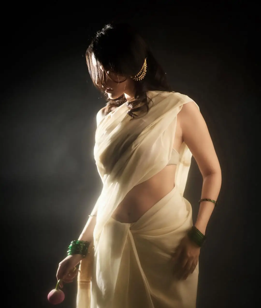 Nuveksha latest hot photos in saree