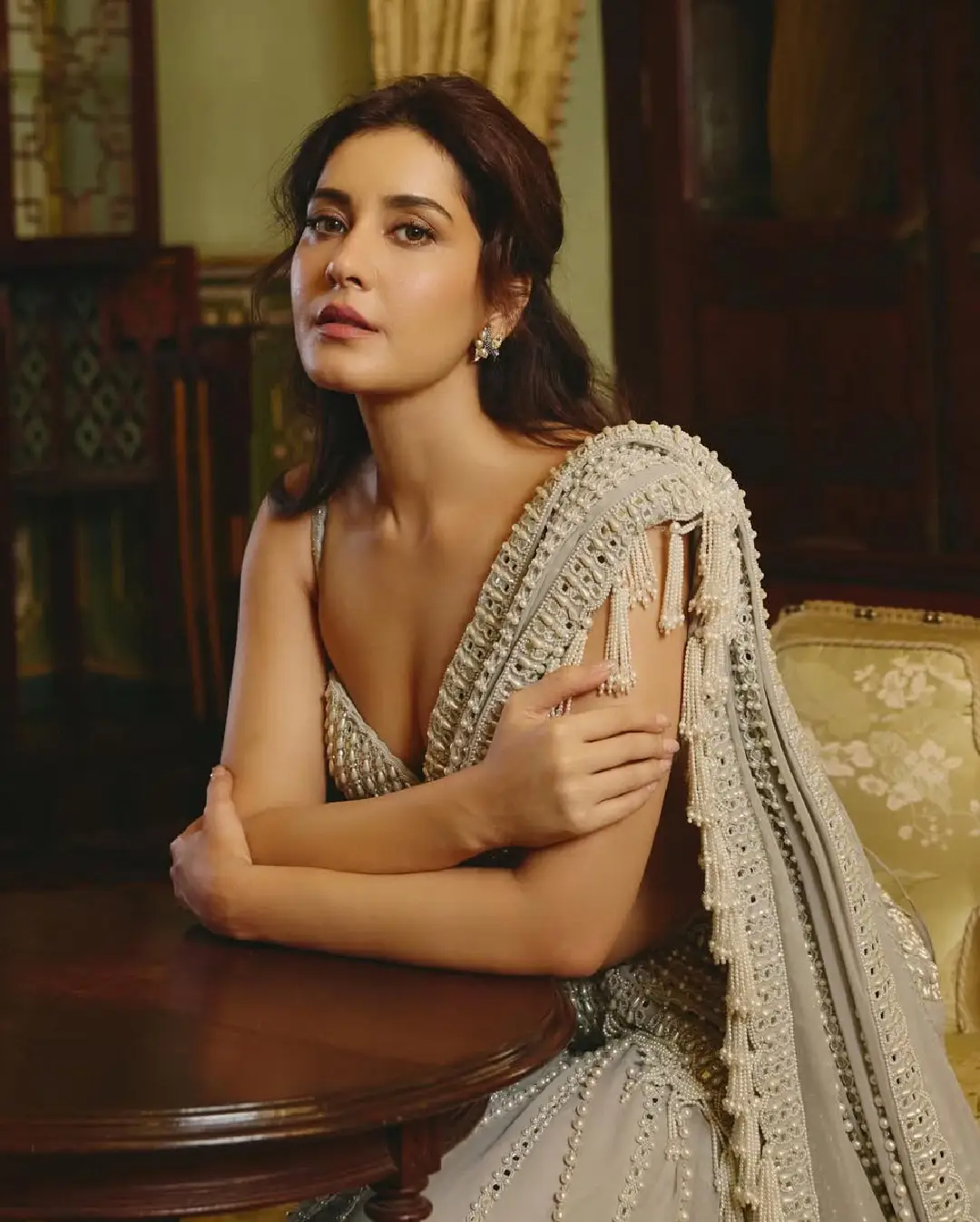 Raashi Khanna latest glamour photos