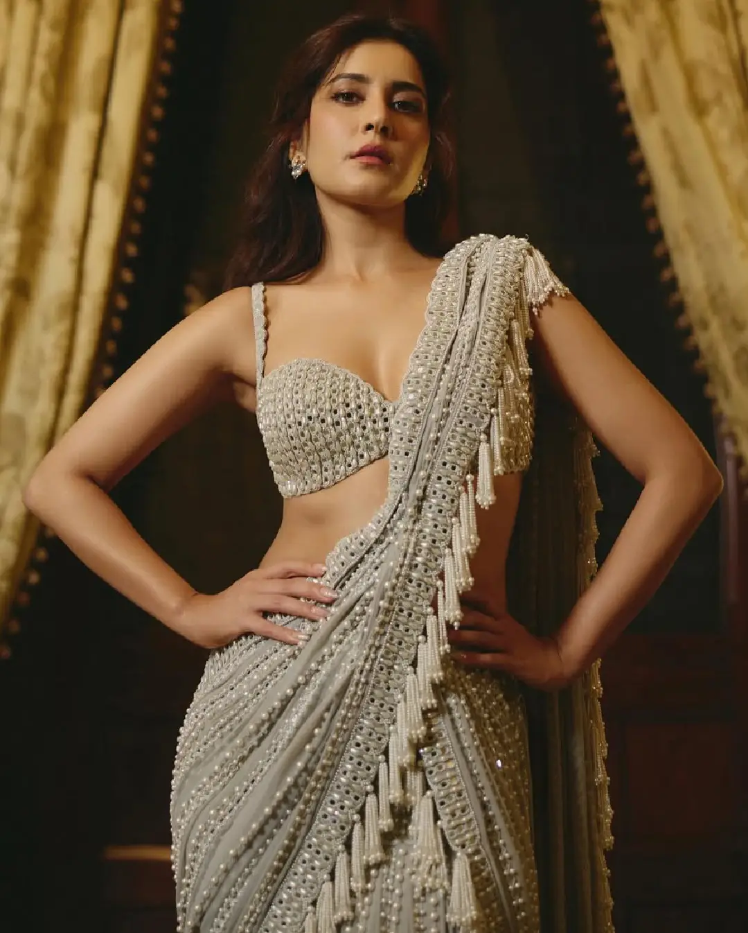 Raashi Khanna latest glamour photos