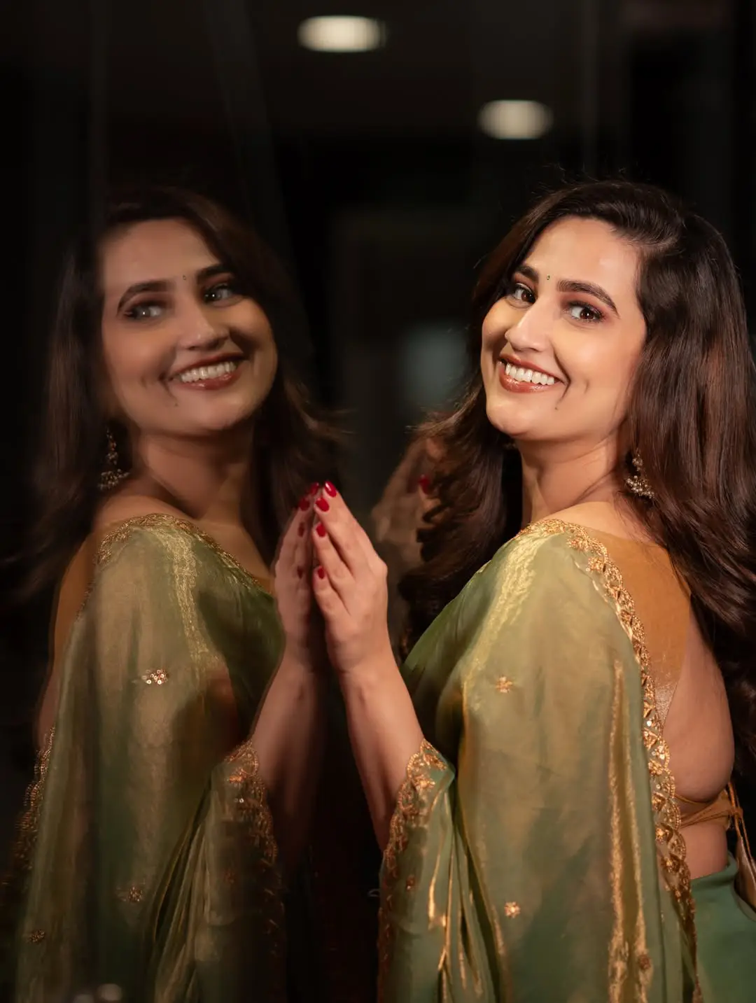 anchor manjusha latest photo gallery