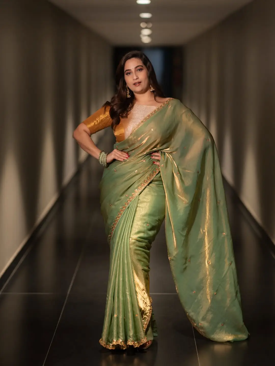 anchor manjusha latest photo gallery