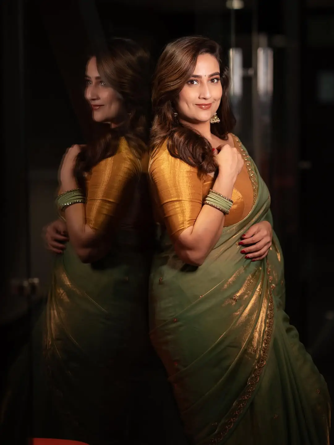 anchor manjusha latest photo gallery