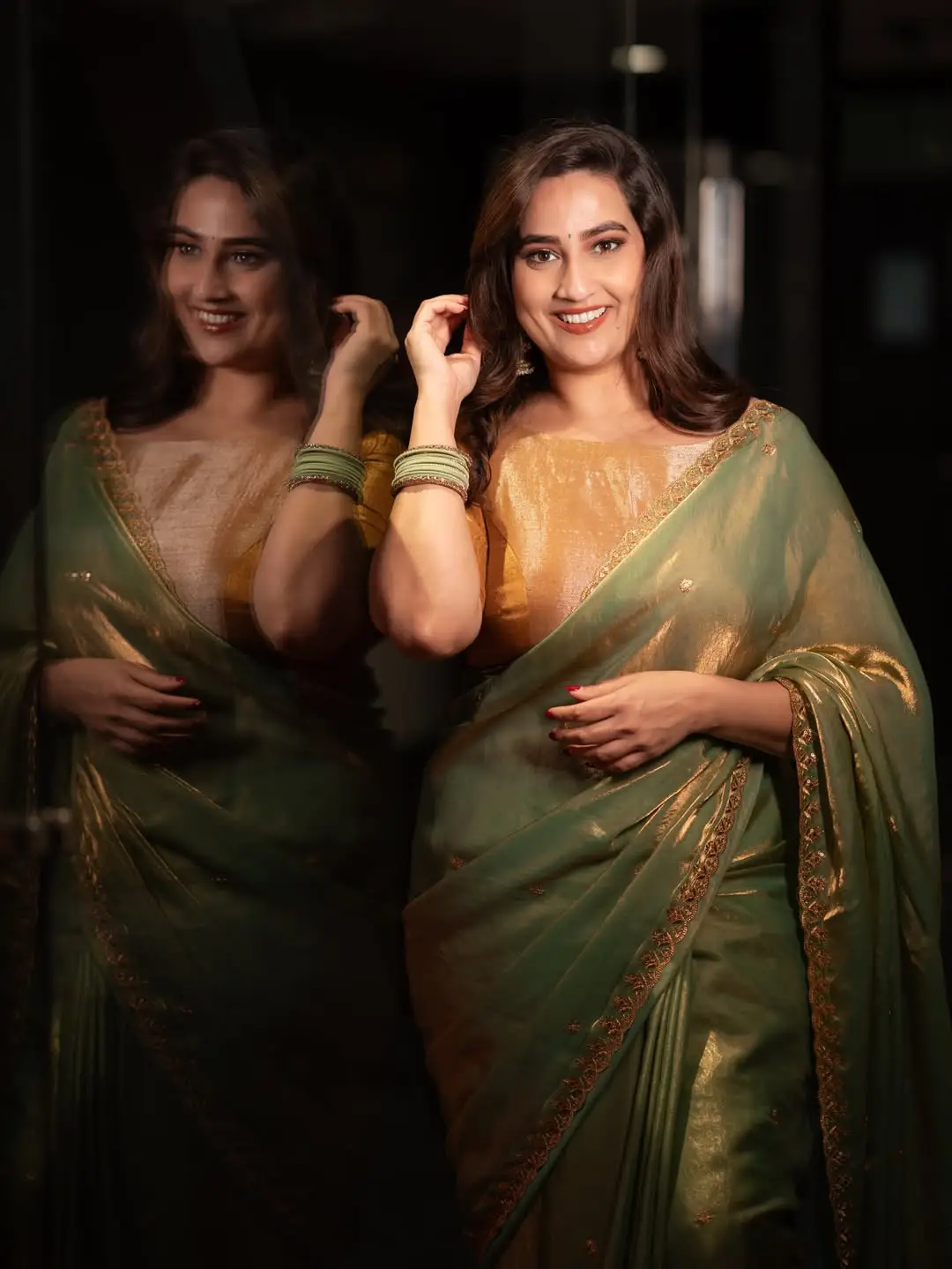 anchor manjusha latest photo gallery