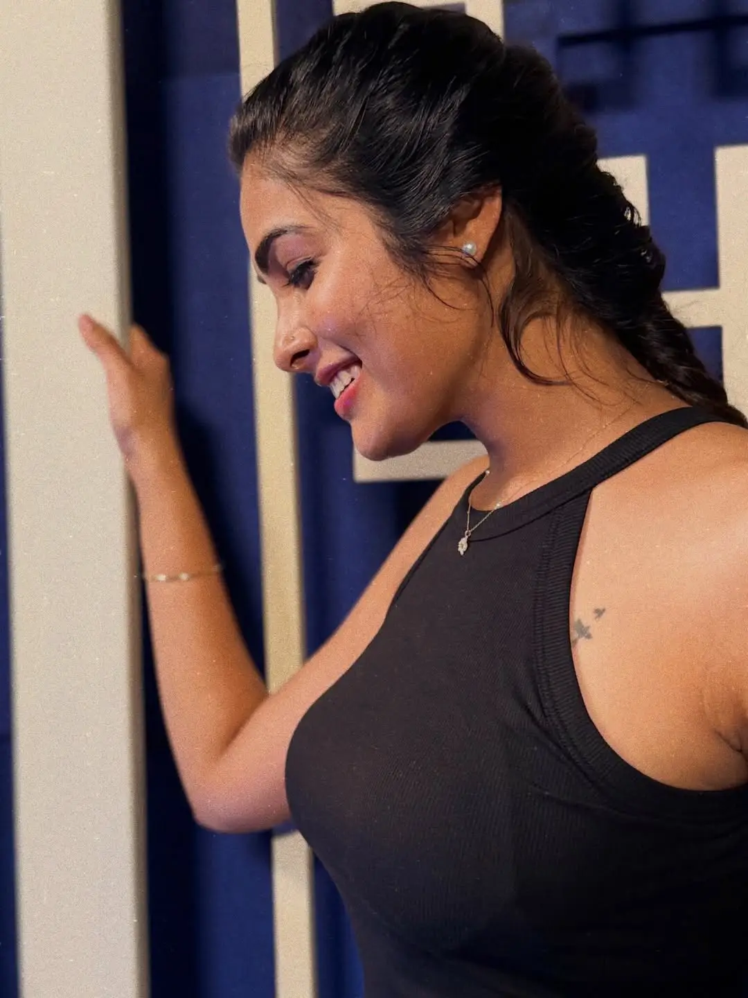 bigg boss fame divi vadthya photo gallery