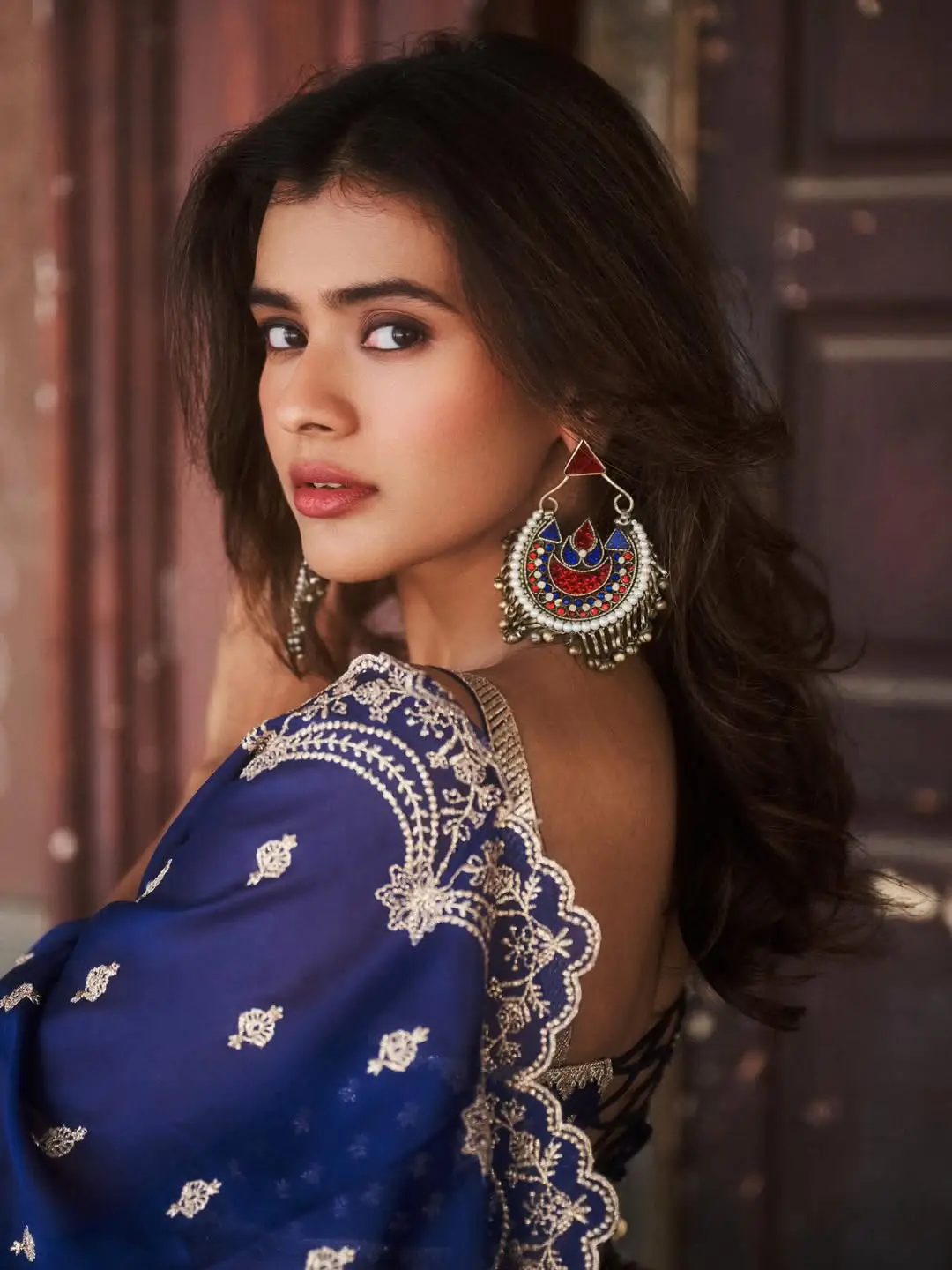 hebah patel latest photos in blue saree