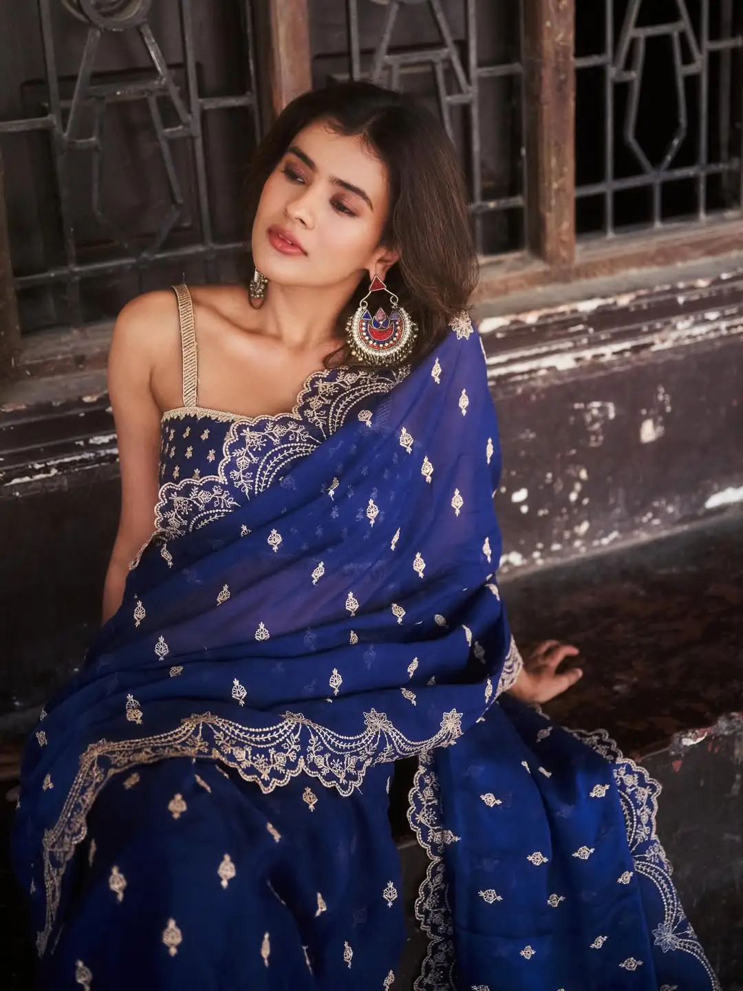 hebah patel latest photos in blue saree