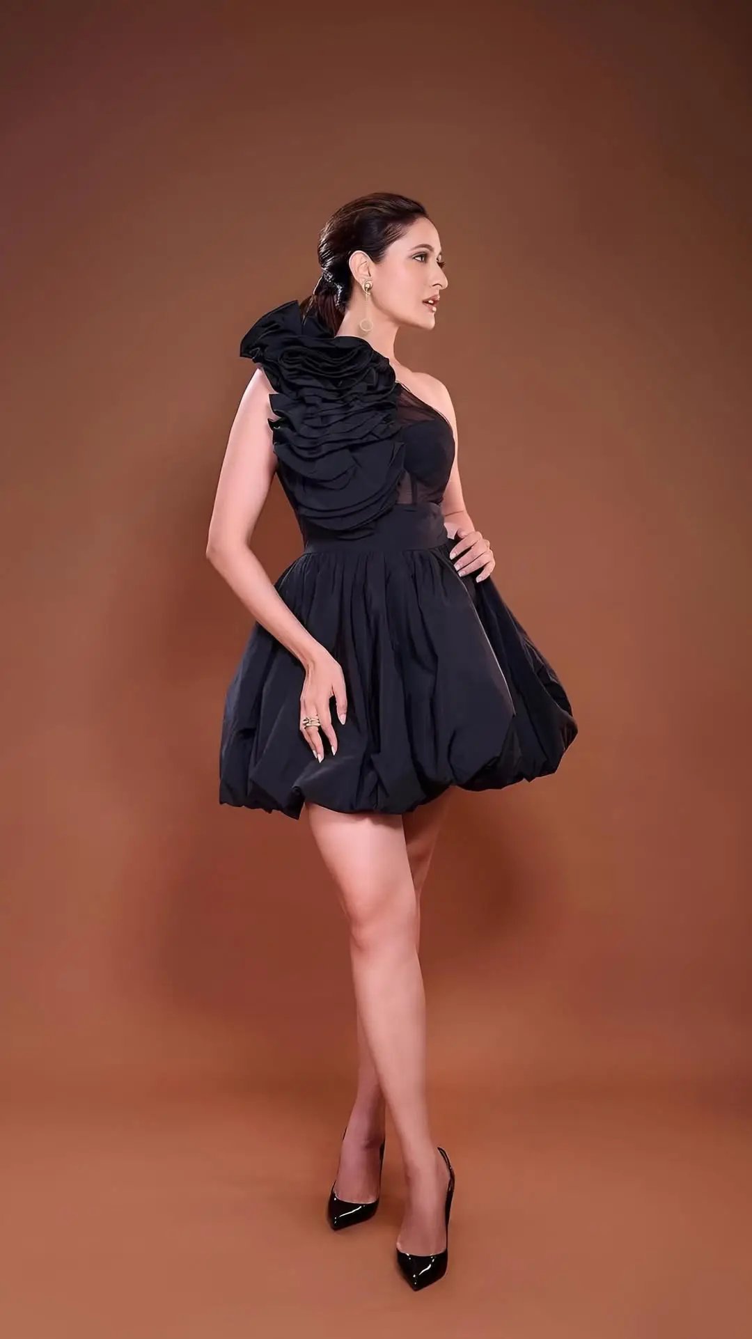 pragya jaiswal latest glamour photo gallery