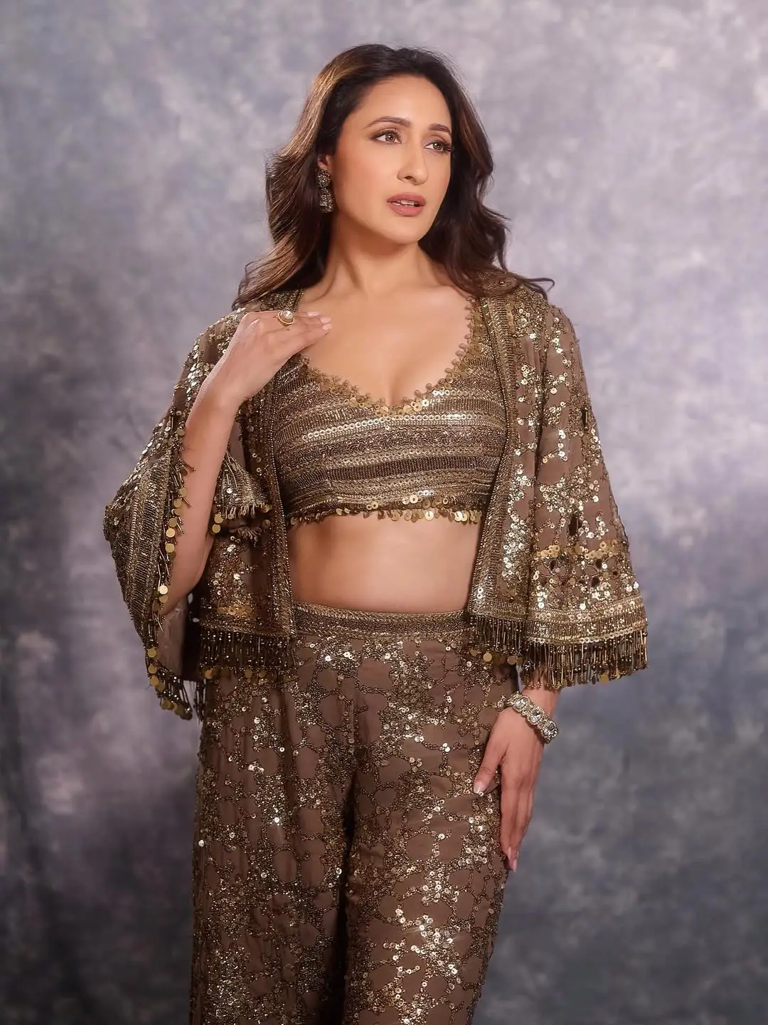 pragya jaiswal latest hot photo gallery