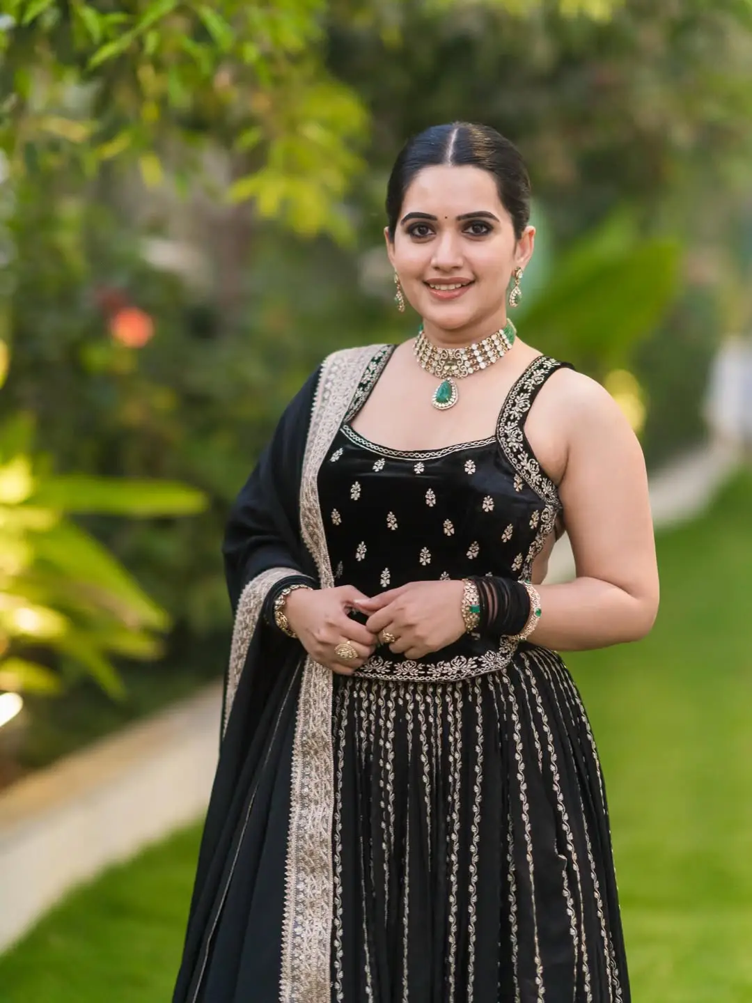sravanthi chokkarapu latest hot photos
