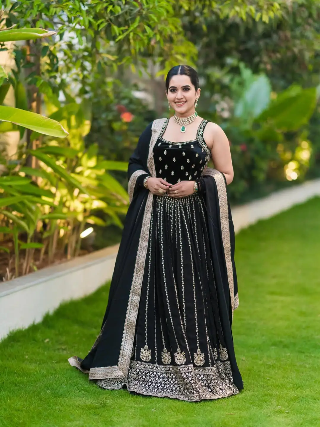 sravanthi chokkarapu latest hot photos