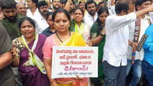 Kavitha Visits Khammam Velugumatla demolition Victims