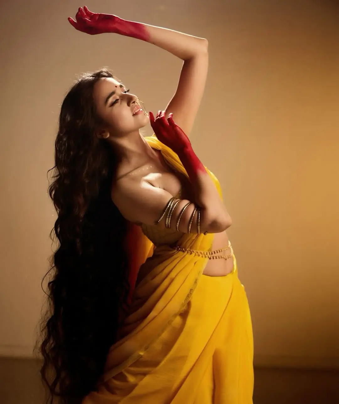 nuveksha latest hot photo shoot in saree