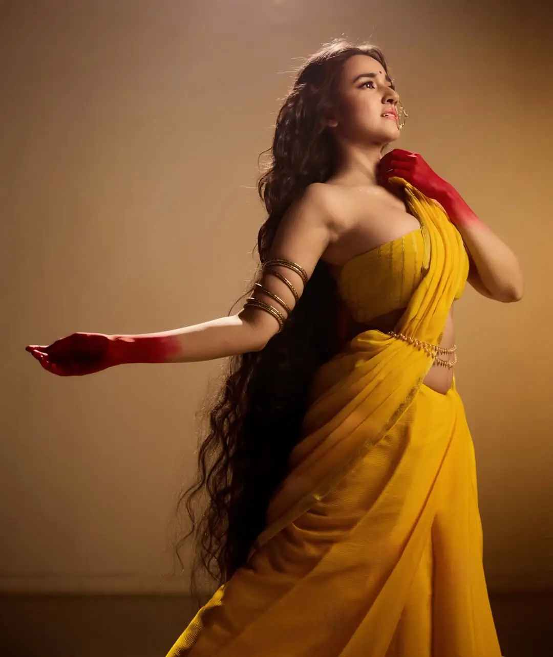nuveksha latest hot photo shoot in saree
