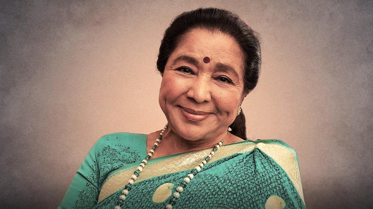 Legendary singer Asha Bhosle during her final days and a nostalgic photo from her 2017 Hyderabad HITEX concert.