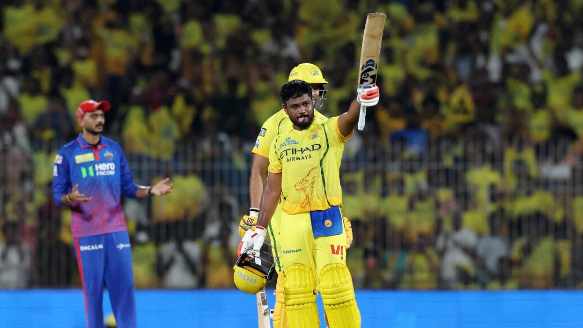 Umpire denying new gloves to Tristan Stubbs during CSK vs DC IPL 2026 match at Chepauk Stadium.