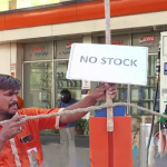 ఇంధన కొరతపై సందిగ్ధం.. స్టాక్ సరిపోతుంది అంటున్న ప్రభుత్వం, బంకుల్లో మాత్రం ‘నో స్టాక్’ బోర్డులు