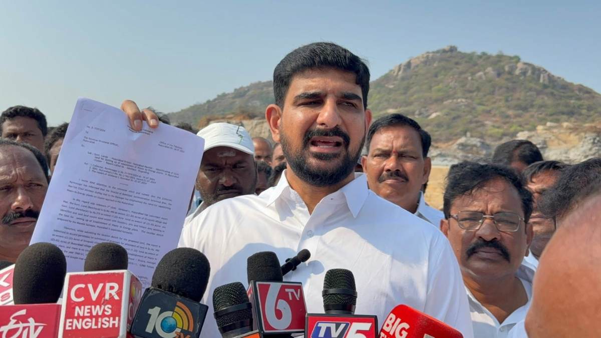 Huzurabad Dumping Yard Protest Kaushik Reddy inspection and public protest(Huzurabad Dumping Yard Protest)