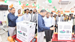 హైదరాబాద్‌లో ఎలక్ట్రానిక్ వ్యర్థాల సేకరణ కోసం జీహెచ్‌ఎంసీ ఏర్పాటు చేసిన క్యూఆర్ కోడ్ మరియు ఈ-వేస్ట్ డ్రాప్ బాక్స్.