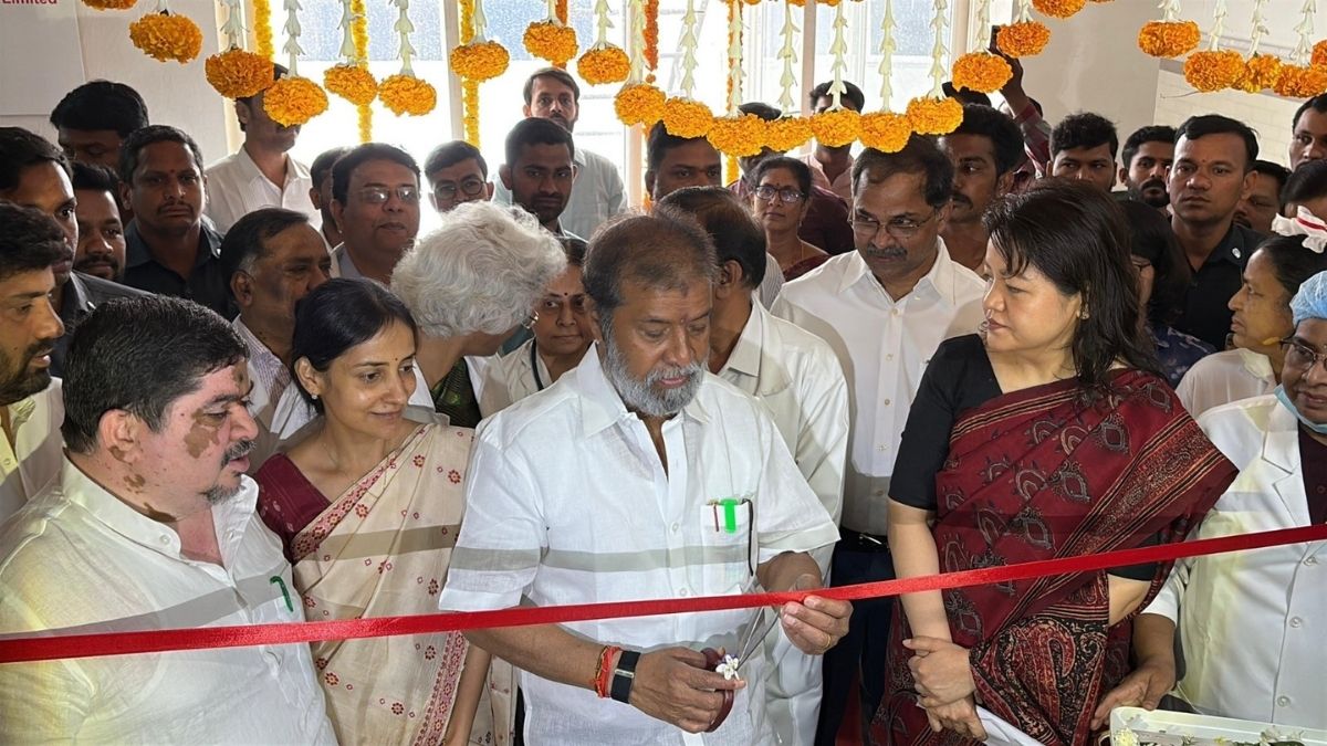 Health Minister Damodar Rajanarsimha inaugurating the LINAC system at NIMS Cancer Block