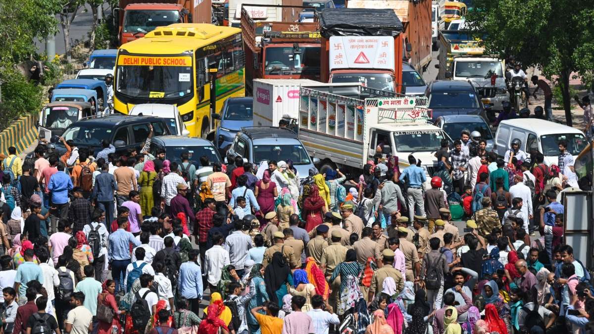 up-minimum-wages-hike-noida-workers-april-2026