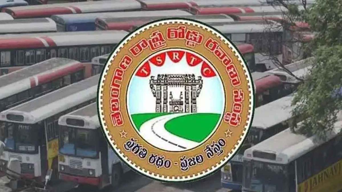 Transport Minister Ponnam Prabhakar holding a review meeting with TGSRTC officials regarding DA release and employee welfare.