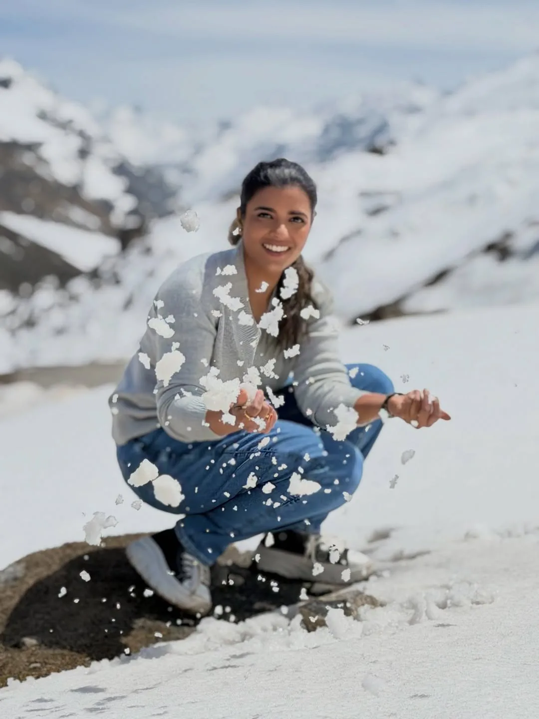 aishwarya rajesh enjoying her vacation at kullu manali