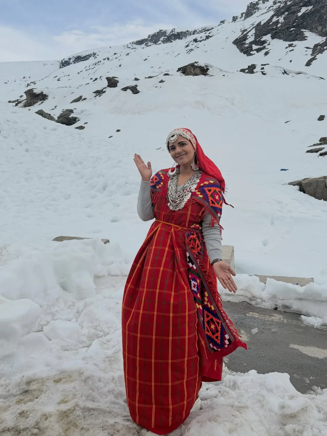 aishwarya rajesh enjoying her vacation at kullu manali