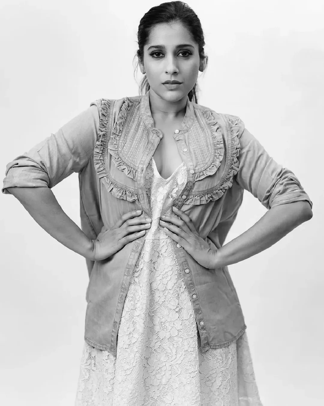 anchor rashmi gautam latest photos