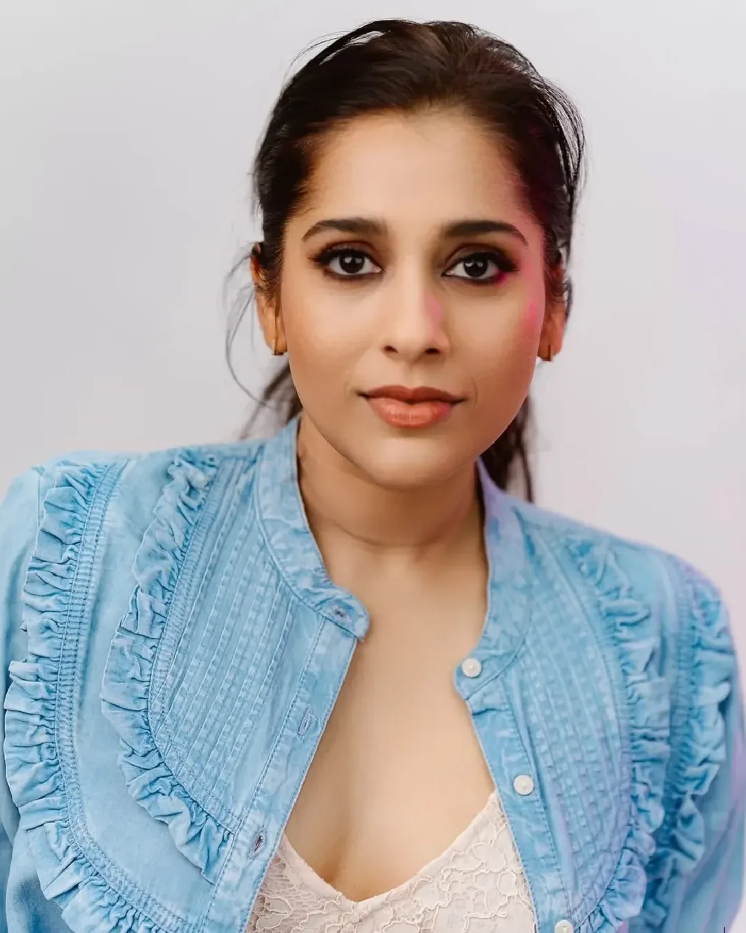 anchor rashmi gautam latest photos