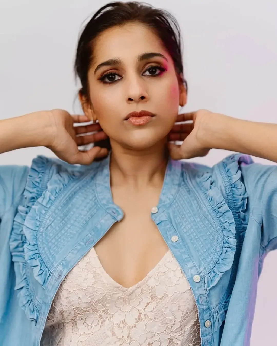 anchor rashmi gautam latest photos