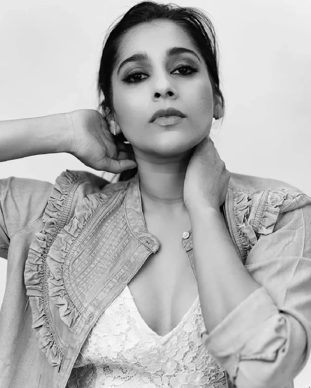 anchor rashmi gautam latest photos