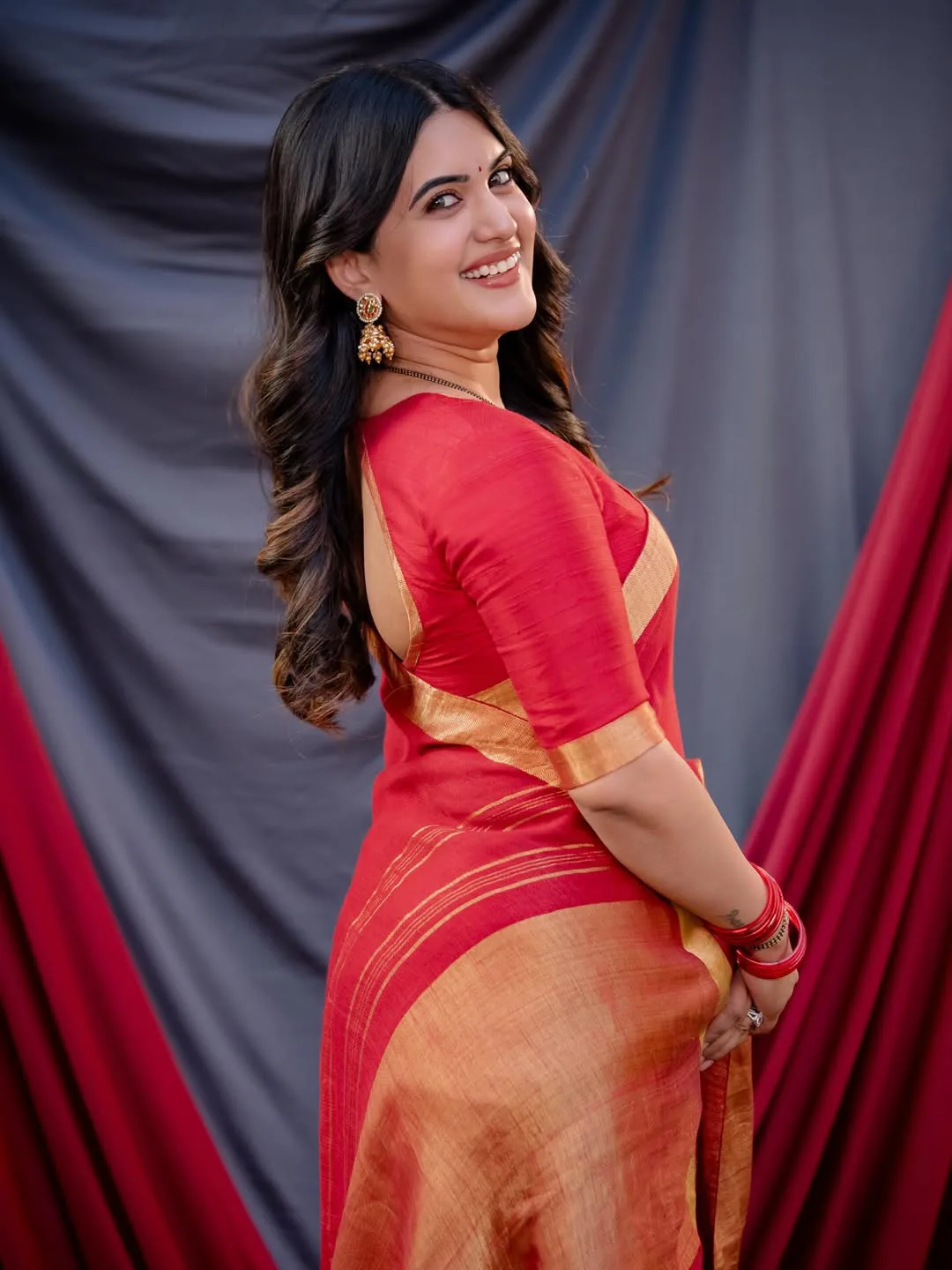 anchor sravanthi chokkarapu latest photos