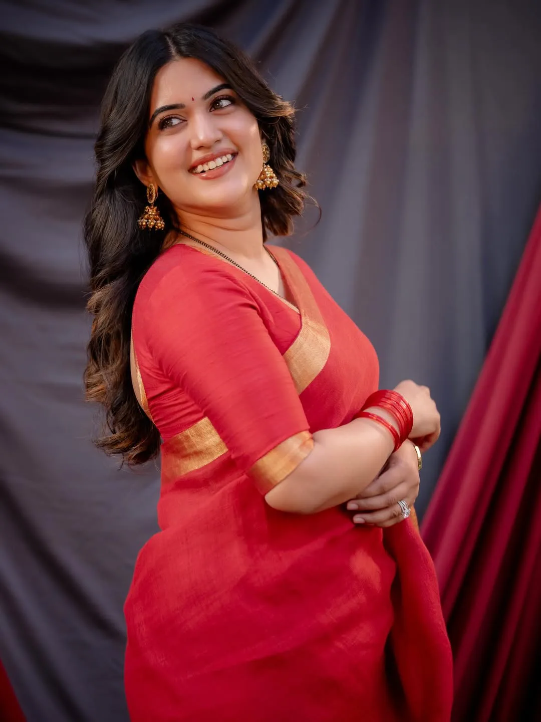 anchor sravanthi chokkarapu latest photos