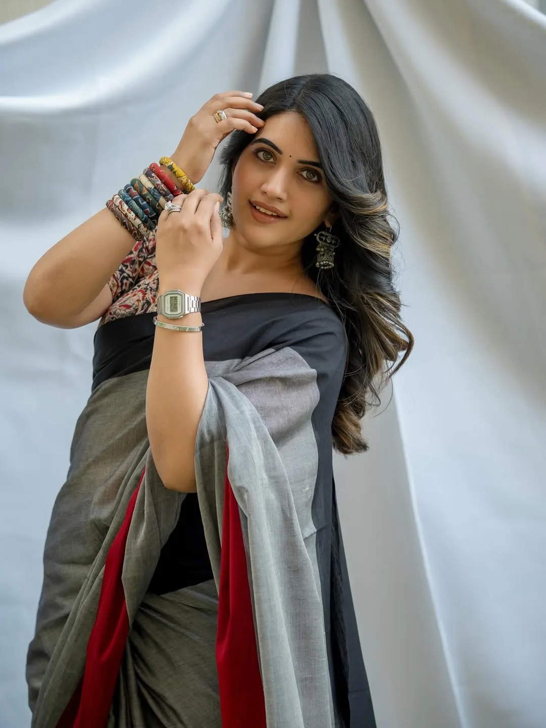 anchor sravanthi chokkarapu latest photos in saree