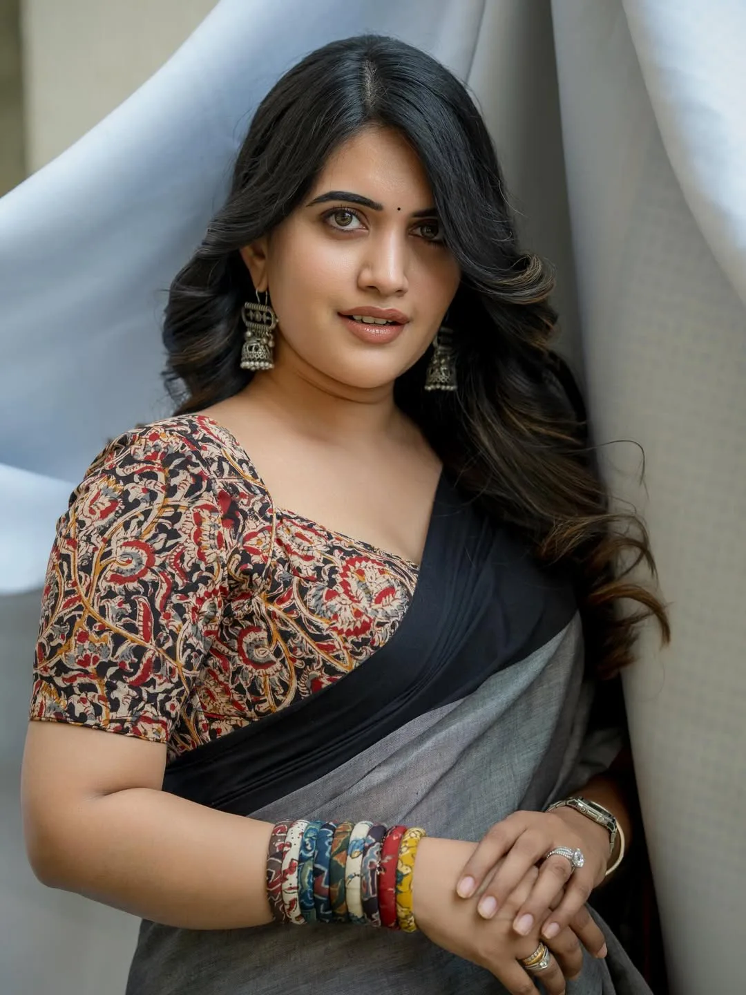 anchor sravanthi chokkarapu latest photos in saree