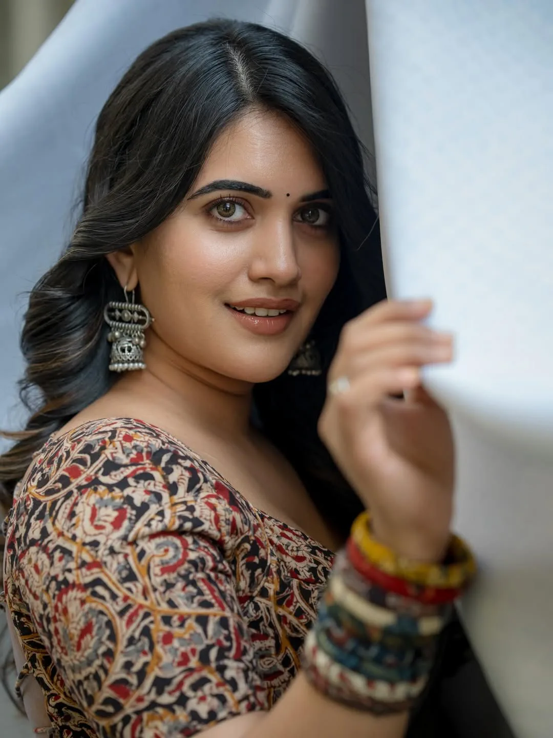 anchor sravanthi chokkarapu latest photos in saree